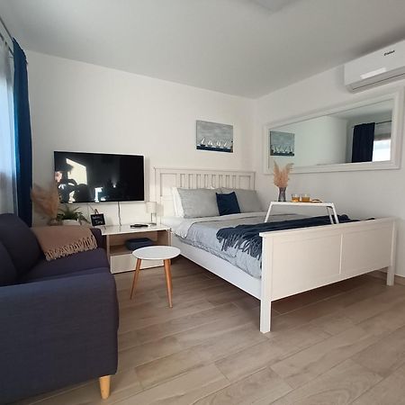 App Hedonist Lägenhet Novigrad Istria Exteriör bild