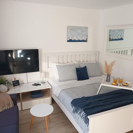 App Hedonist Lägenhet Novigrad Istria Exteriör bild