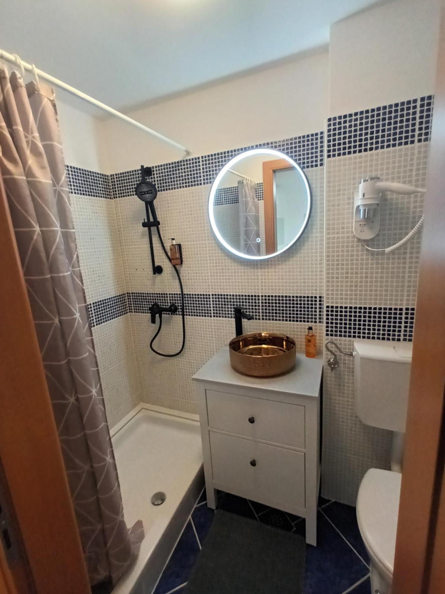 App Hedonist Lägenhet Novigrad Istria Exteriör bild