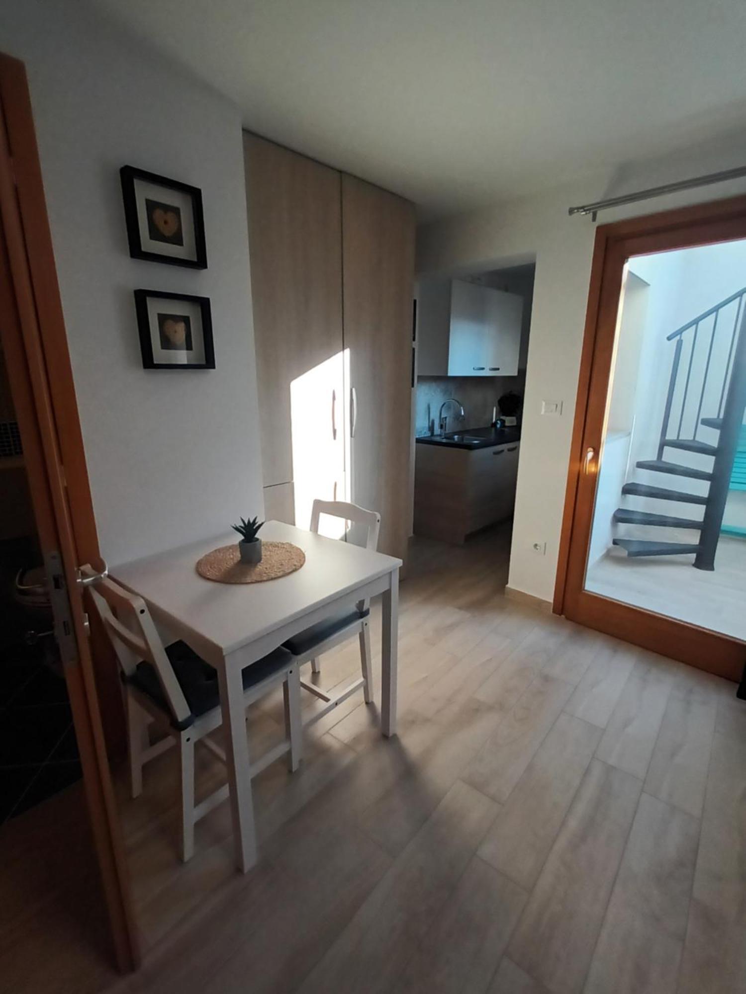 App Hedonist Lägenhet Novigrad Istria Exteriör bild